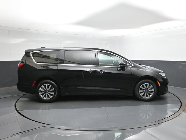 Used 2024 Chrysler Pacifica Limited FWD image 11