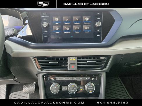 Used 2024 Volkswagen Taos SE image 3