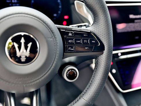 New 2024 Maserati Grecale GT image 23