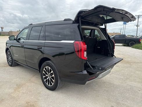 Used 2025 Ford Expedition Platinum AWD/4WD image 4
