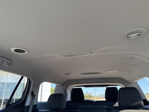 Used 2022 GMC Acadia SLE w/ Driver Convenience Package image 33