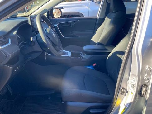 Used 2021 Toyota RAV4 LE image 6