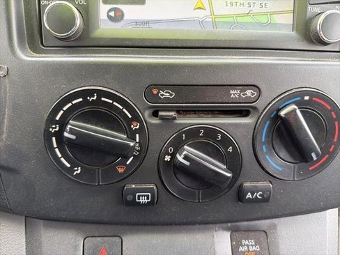 Used 2015 Chevrolet City Express LT w/ Technology Package image 16