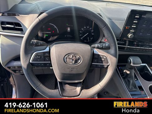 Used 2024 Toyota Sienna XLE image 18