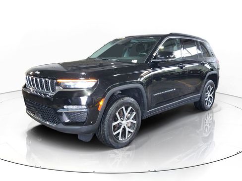 Used 2023 Jeep Grand Cherokee Limited AWD/4WD image 2