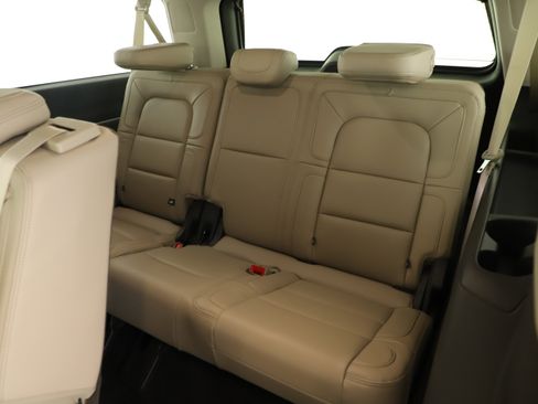 Used 2024 Lincoln Navigator L Reserve AWD/4WD image 21