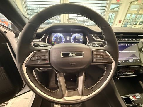 New 2025 Jeep Grand Cherokee Laredo X w/ Luxury Tech Group I image 14