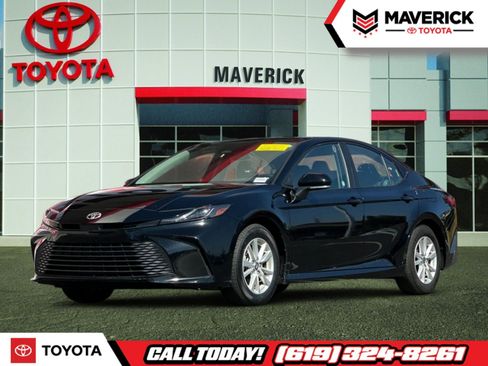 Used 2025 Toyota Camry LE image 1