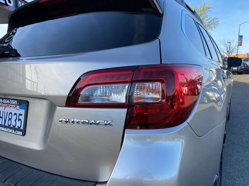 Used 2018 Subaru Outback 2.5i Limited AWD/4WD image 28