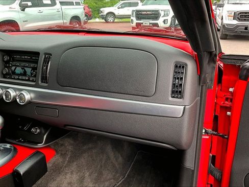 Used 2003 Chevrolet SSR w/ Preferred Equipment Group RWD image 26