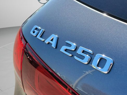 Certified 2023 Mercedes-Benz GLA 250 4MATIC image 33