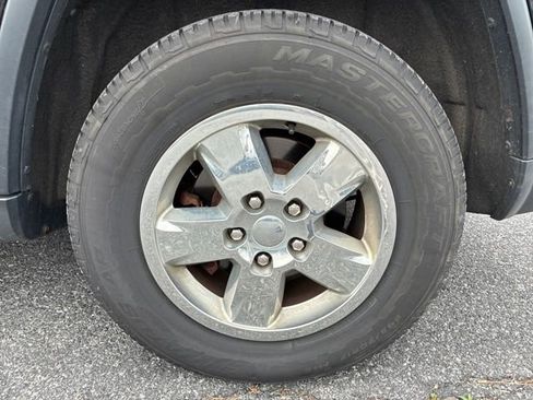Used 2011 Jeep Grand Cherokee Laredo w/ Trailer Tow Group AWD/4WD image 12