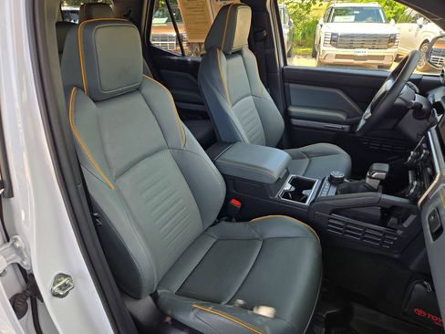 Used 2025 Toyota 4Runner Trailhunter AWD/4WD image 26