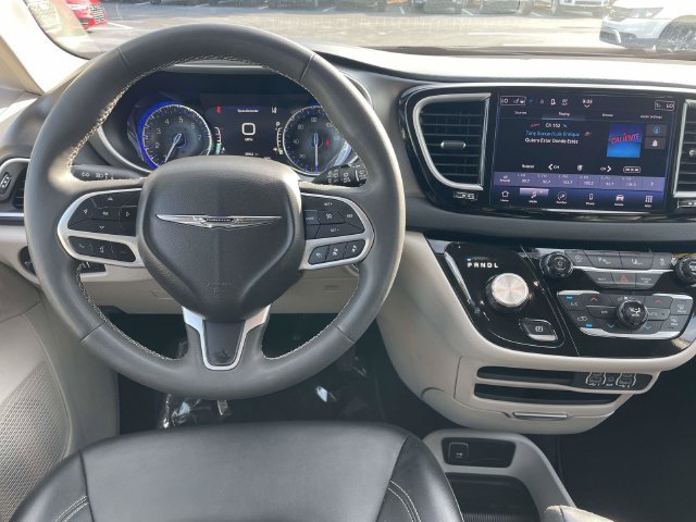 Used 2024 Chrysler Pacifica Touring-L FWD image 13