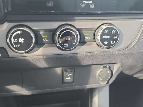 Used 2016 Toyota Tacoma SR5 image 20