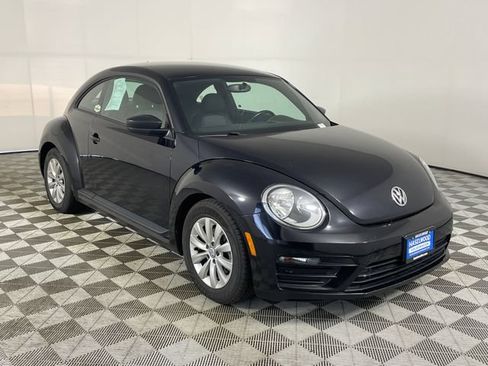 Used 2018 Volkswagen Beetle 2.0T FWD image 17