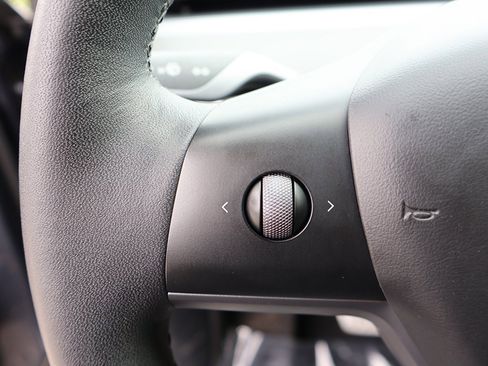 Used 2023 Tesla Model Y Long Range image 43