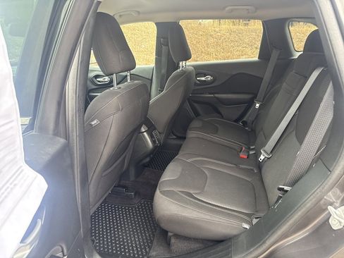 Used 2016 Jeep Cherokee Latitude w/ Cold Weather Group image 16