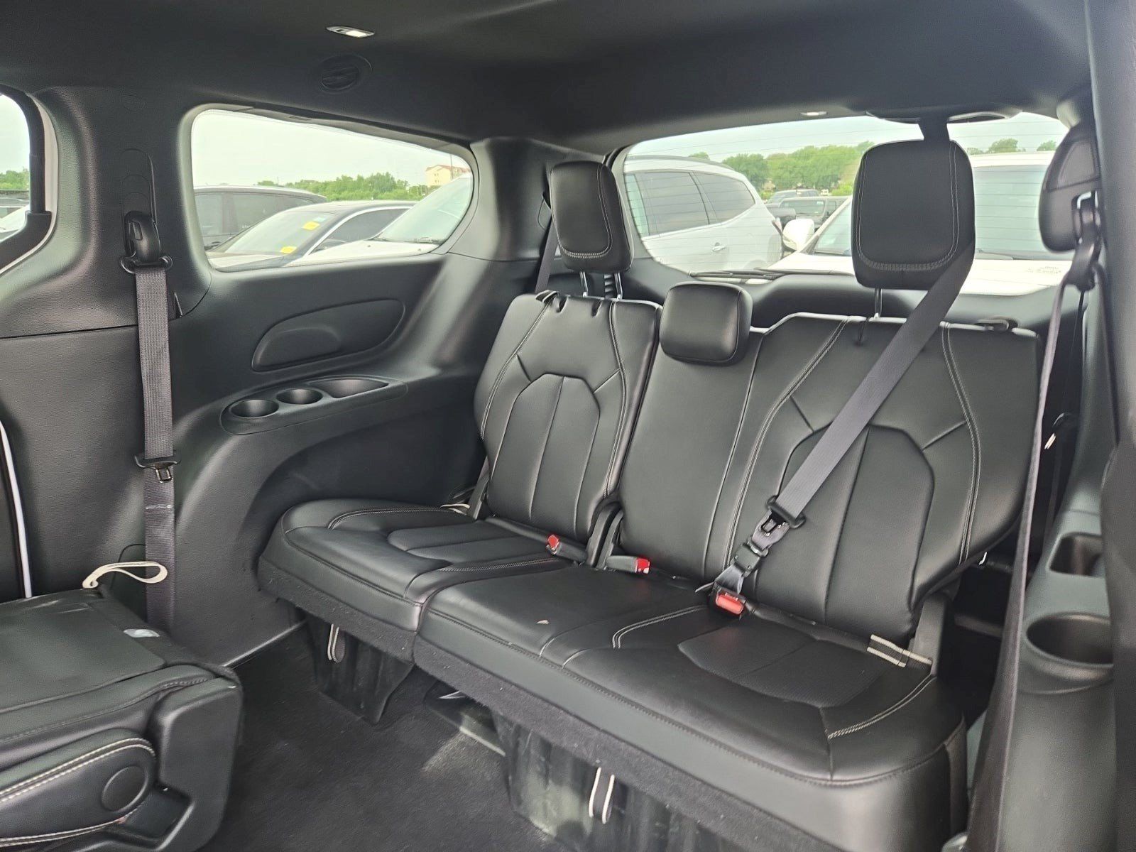 Used 2026 Chrysler Pacifica Select FWD image 9