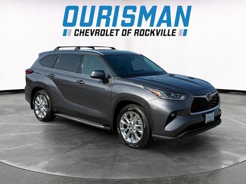 Used 2022 Toyota Highlander Limited FWD image 1