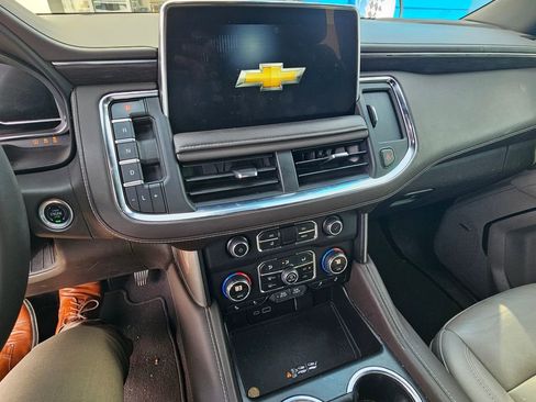 Used 2024 Chevrolet Suburban LT w/ Luxury Package image 13