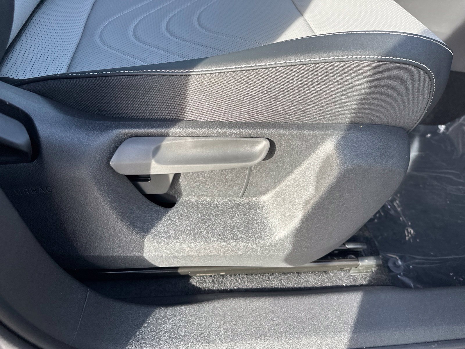 New 2026 Volkswagen Tiguan SE R-Line AWD/4WD image 34