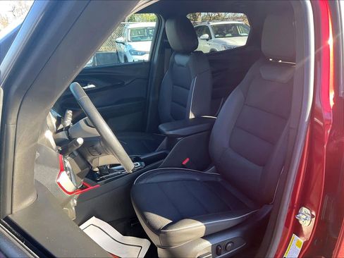 Used 2023 Chevrolet TrailBlazer RS w/ Sun and Liftgate Package image 10