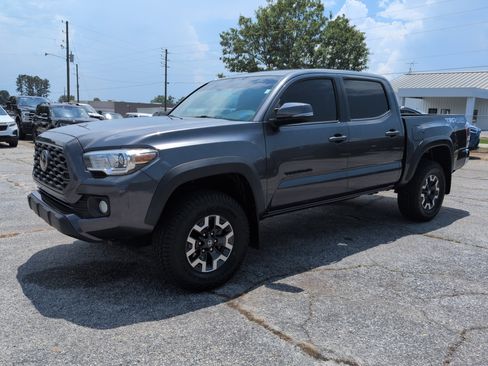Used 2020 Toyota Tacoma TRD Off-Road AWD/4WD image 6