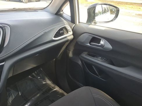 Used 2024 Chrysler Pacifica Touring image 17