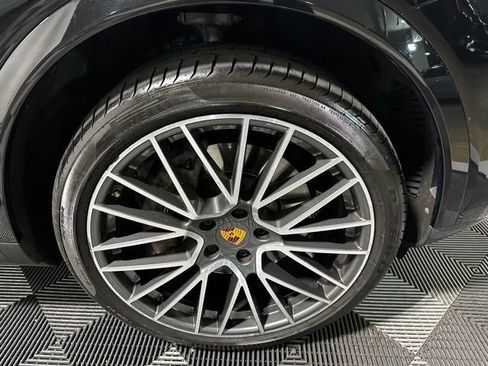Used 2023 Porsche Cayenne Coupe AWD/4WD image 7