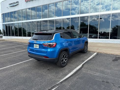 Used 2025 Jeep Compass Limited AWD/4WD image 5