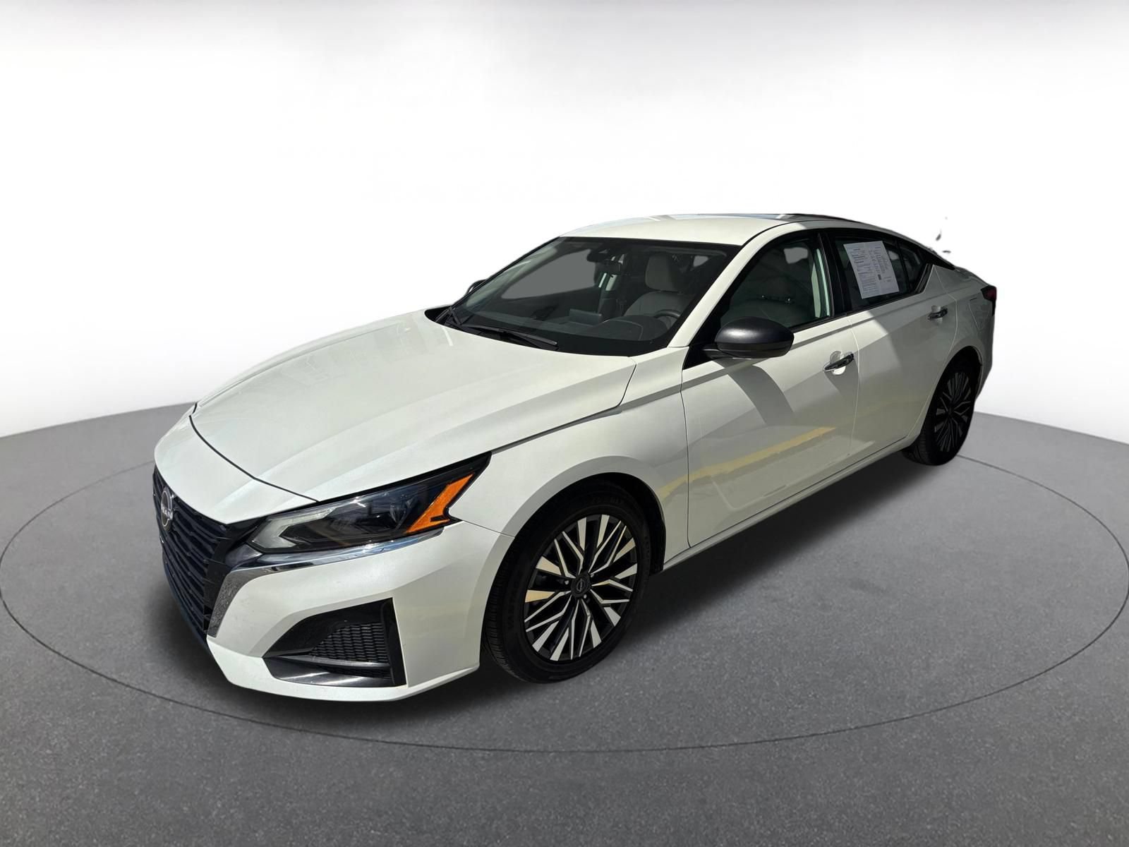 Used 2025 Nissan Altima 2.5 SV FWD image 3