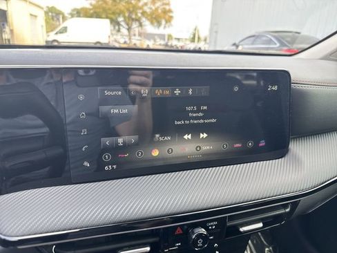 Used 2025 Nissan Kicks SR image 19