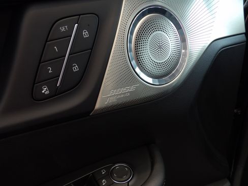 Used 2025 Buick Enclave Avenir w/ Super Cruise Package image 16