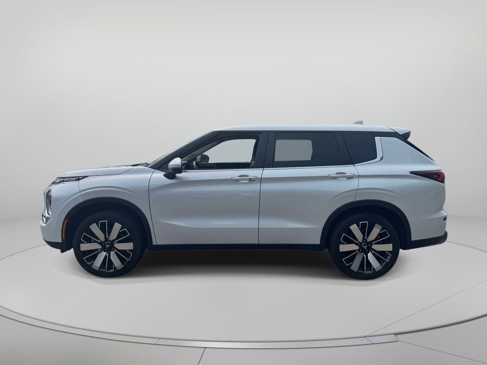 Used 2025 Mitsubishi Outlander SE AWD/4WD image 7