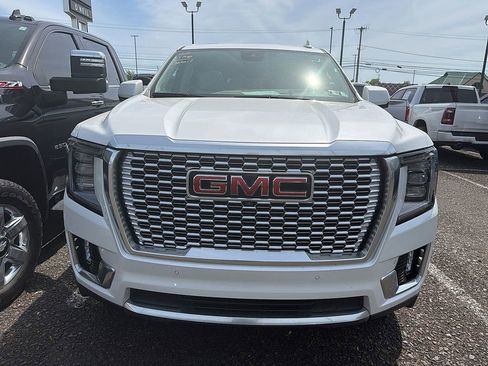 Used 2023 GMC Yukon XL Denali AWD/4WD image 4