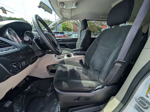 Used 2016 Dodge Grand Caravan SXT FWD image 15