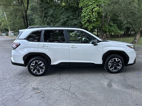 Certified 2025 Subaru Forester Premium image 9