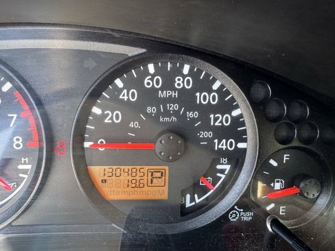 Used 2011 Nissan Frontier SV AWD/4WD image 18