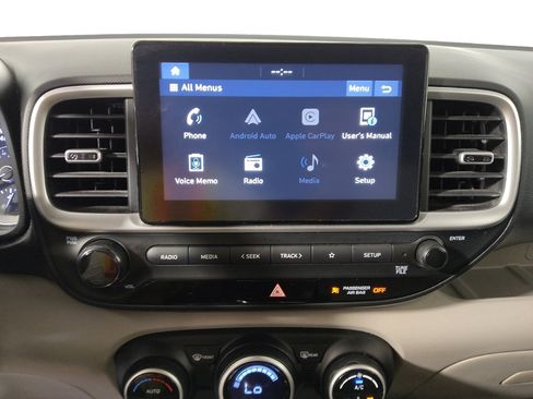 Used 2020 Hyundai Venue SEL FWD image 25