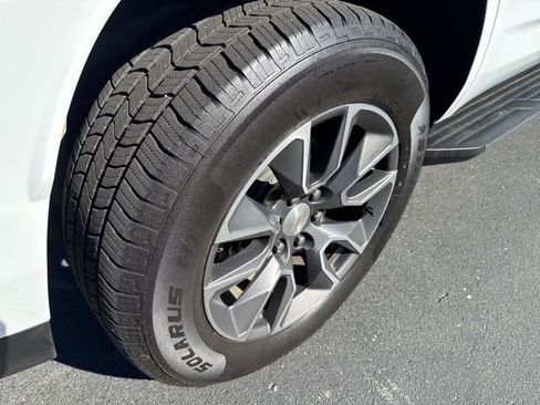 Used 2021 Chevrolet Tahoe LT w/ LT Signature Package image 11