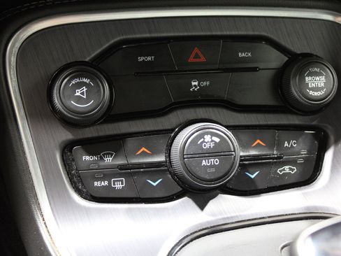 Used 2016 Dodge Challenger R/T image 14