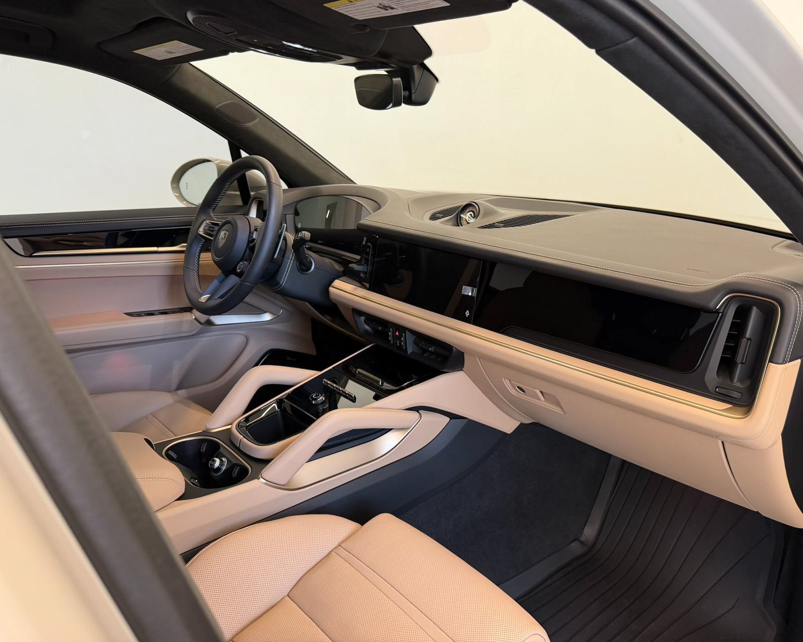 Used 2025 Porsche Cayenne Turbo AWD/4WD image 20
