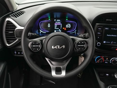 Used 2025 Kia Soul LX FWD image 14