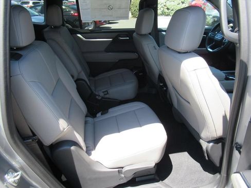 New 2026 GMC Acadia Elevation w/ Elevation Premium Package FWD image 29