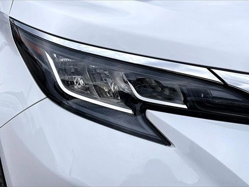 Used 2023 Toyota Sienna LE image 32