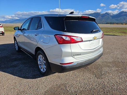 Used 2021 Chevrolet Equinox LT w/ Driver Convenience Package image 5