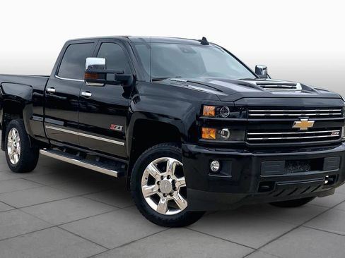 Used 2018 Chevrolet Silverado 2500 LTZ w/ Duramax Plus Package AWD/4WD image 3
