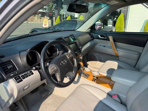 Used 2010 Toyota Highlander Limited w/ Extra Value Pkg 3 AWD/4WD image 23