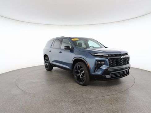 Used 2025 Chevrolet Traverse RS image 27